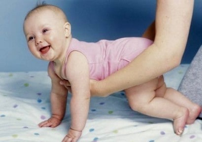 mengapa bayi belum bisa tengkurap 2