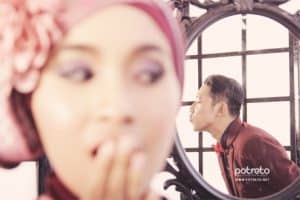 prewedding islami indoor menggunakan cermin2