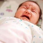 bayi 1 bulan rewel di malam hari begadang tidak mau tidur bayi 1 bulan rewel, cara mengatasi bayi rewel umur 1 bulan, bayi menangis tanpa sebab, bayi 1 bulan rewel sebelum tidur